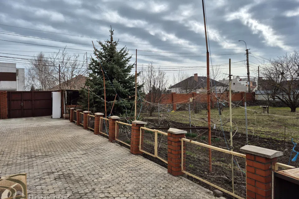 Продаётся 3-этажный дом, 260 м²