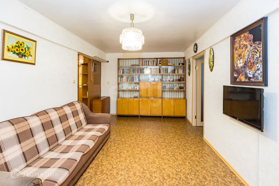 Продаётся 4-комнатная квартира, 59.8 м²