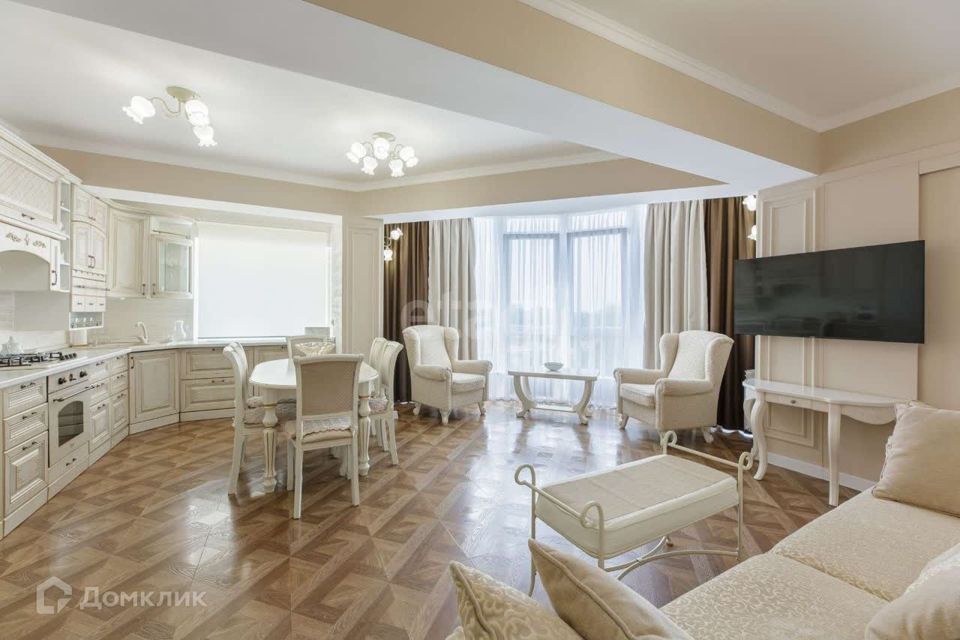 Продаётся 2-комнатная квартира, 77 м²