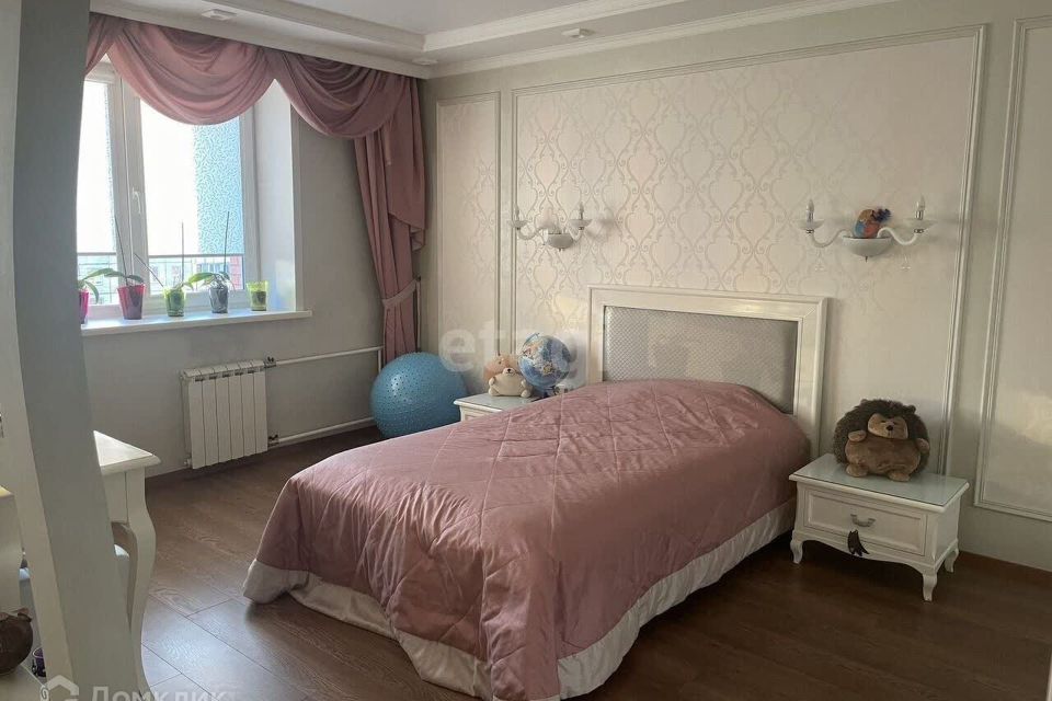 Продаётся 3-комнатная квартира, 152.8 м²