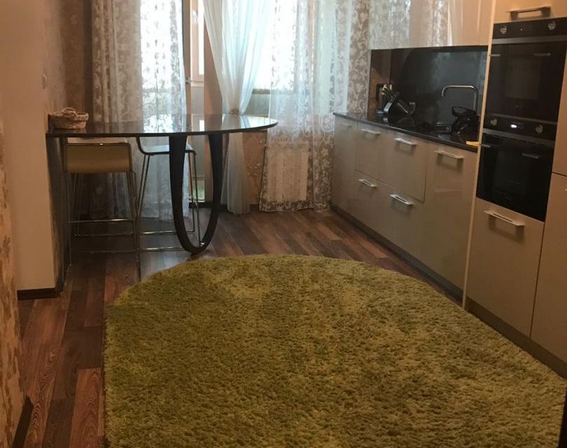 Сдаётся 2-комнатная квартира, 90 м²