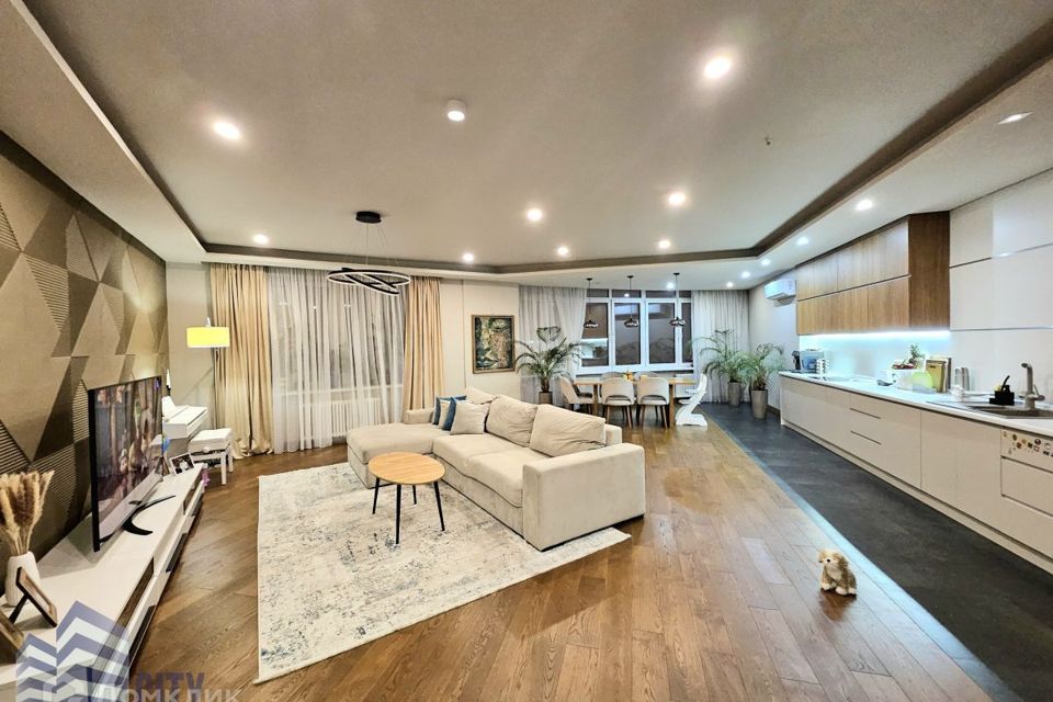 Продаётся 3-комнатная квартира, 146.3 м²