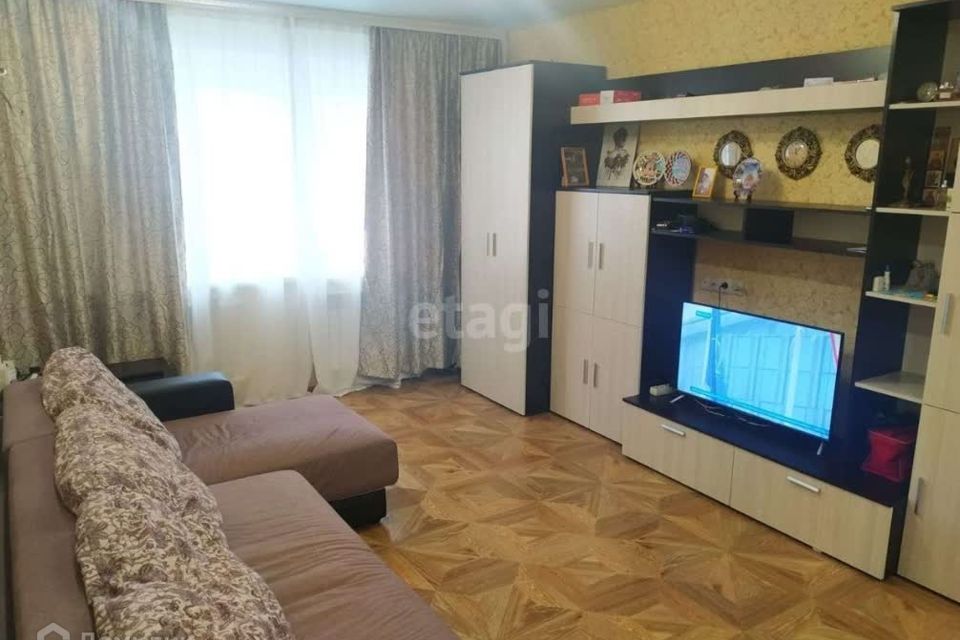 Продаётся 1-комнатная квартира, 42 м²