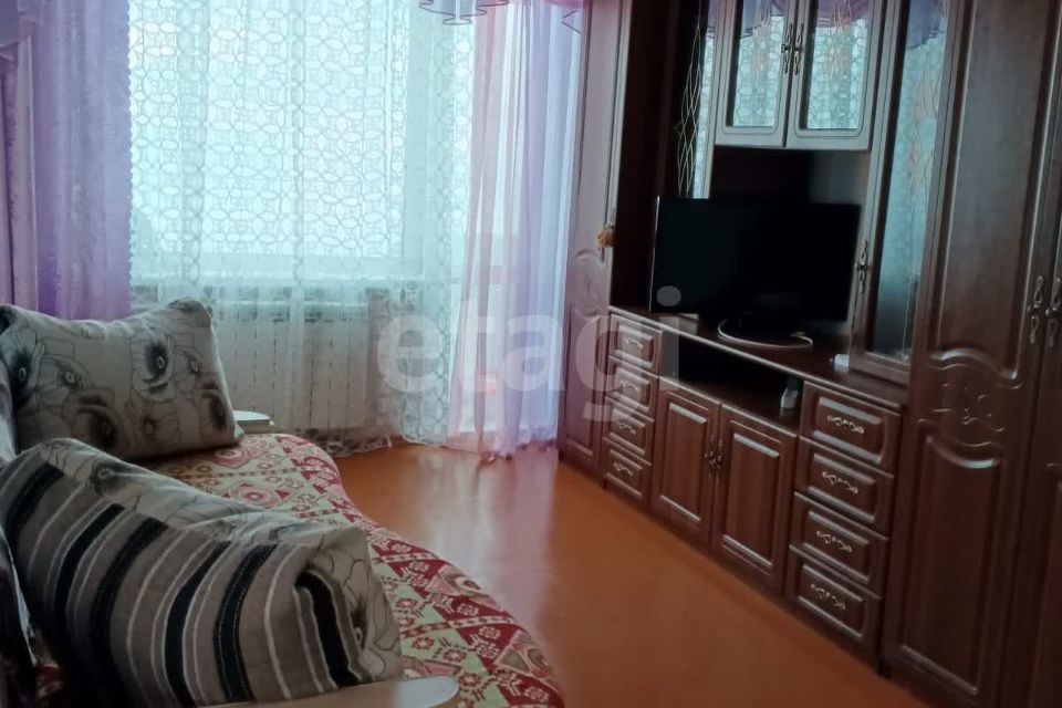 Продаётся 4-комнатная квартира, 58.2 м²