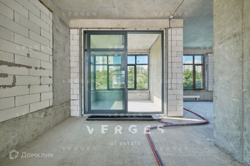 Продаётся 4-комнатная квартира, 208.5 м²