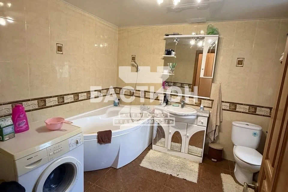 Продаётся 2-этажный дом, 200 м²