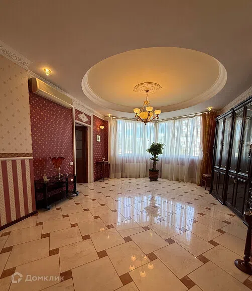 Продаётся 5-комнатная квартира, 220 м²