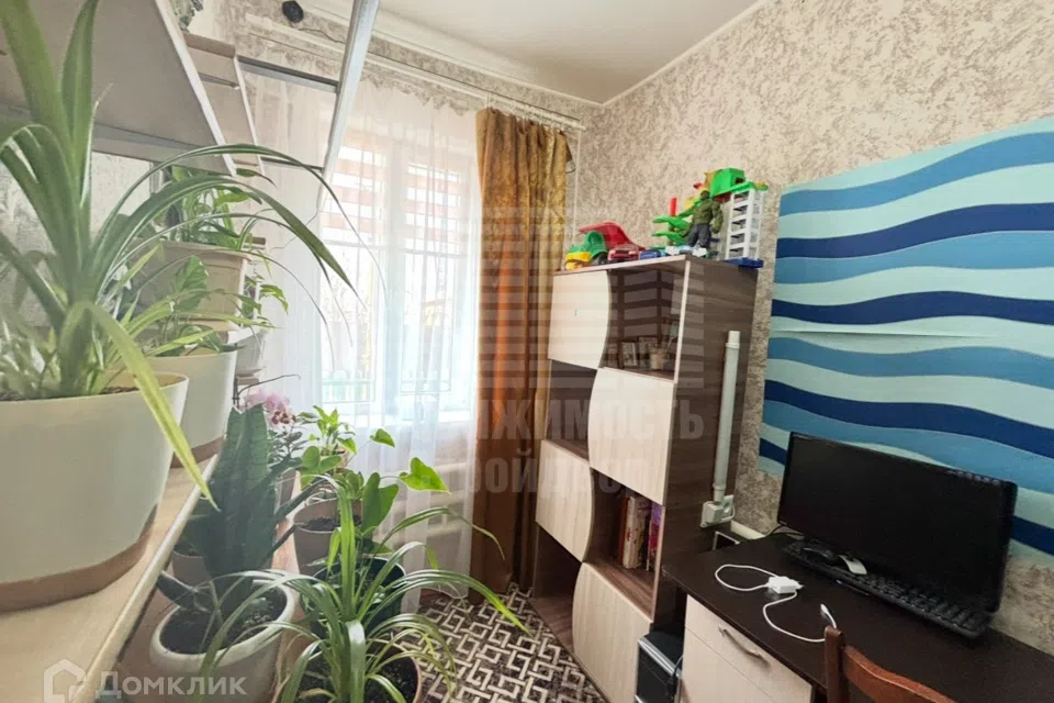 Продаётся 4-комнатная квартира, 61.3 м²