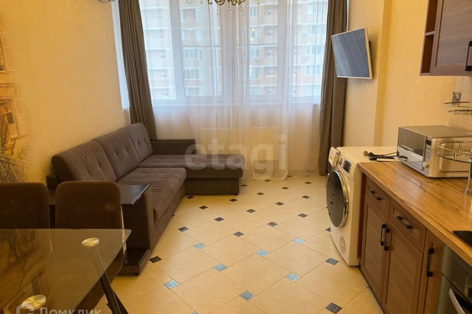 Сдаётся 2-комнатная квартира, 76 м²
