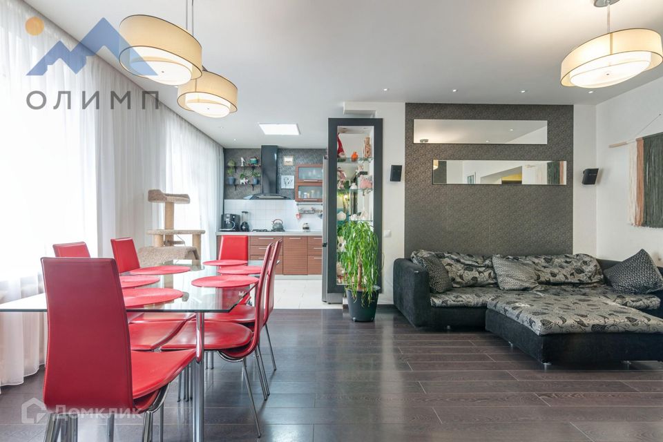 Продаётся 4-комнатная квартира, 101.3 м²