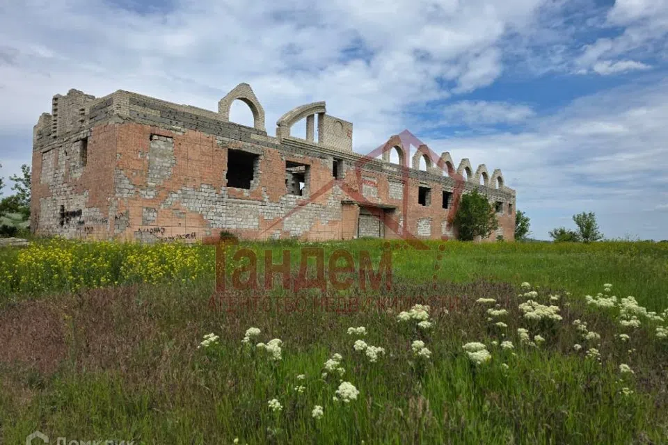 Продаётся 3-этажный дом, 1800 м²