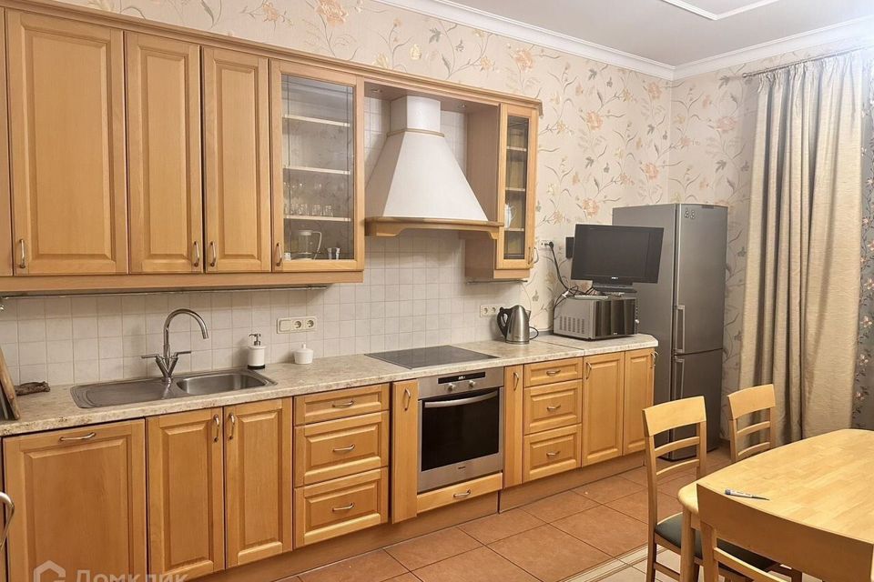 Сдаётся 2-комнатная квартира, 75.6 м²