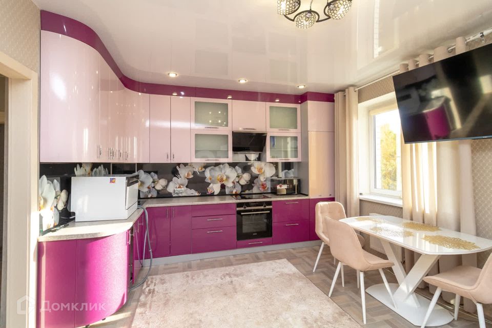 Продаётся 1-комнатная квартира, 49.3 м²