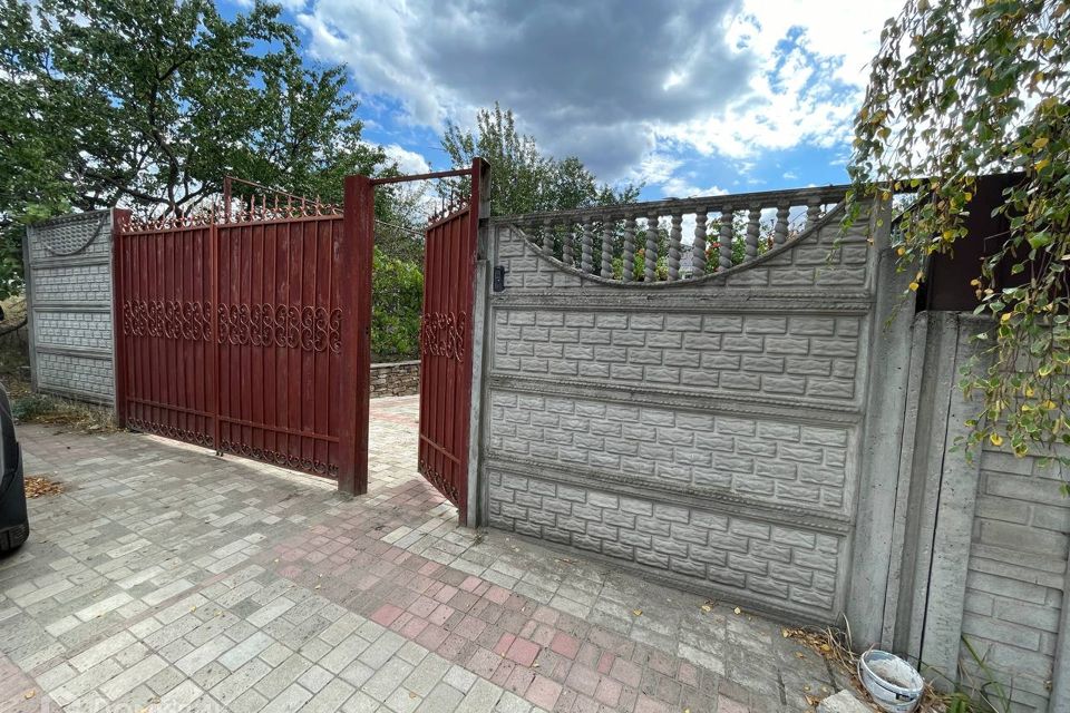 Продаётся 2-этажный дом, 200 м²