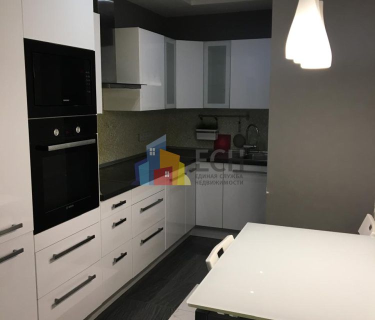 Продаётся 2-комнатная квартира, 60.35 м²