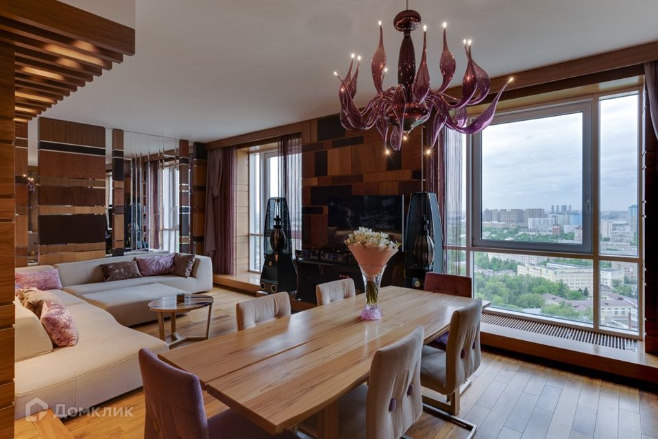 Продаётся 4-комнатная квартира, 180 м²