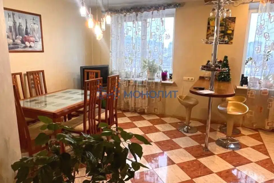 Продаётся 5-комнатная квартира, 130 м²