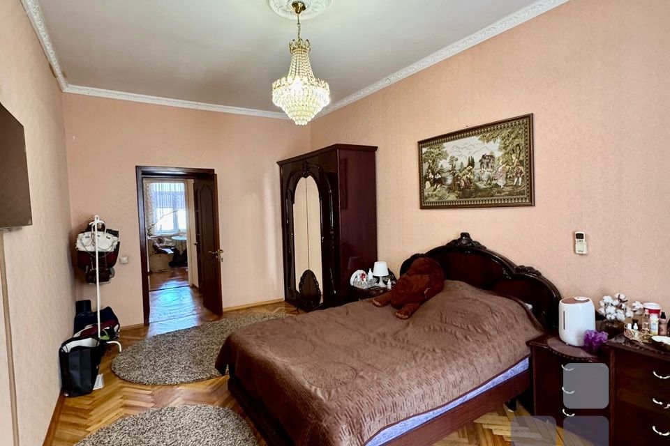 Продаётся 3-комнатная квартира, 104.7 м²