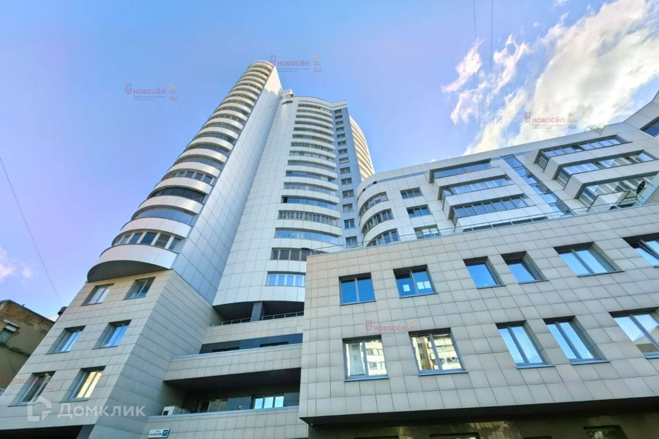 Продаётся 3-комнатная квартира, 132 м²