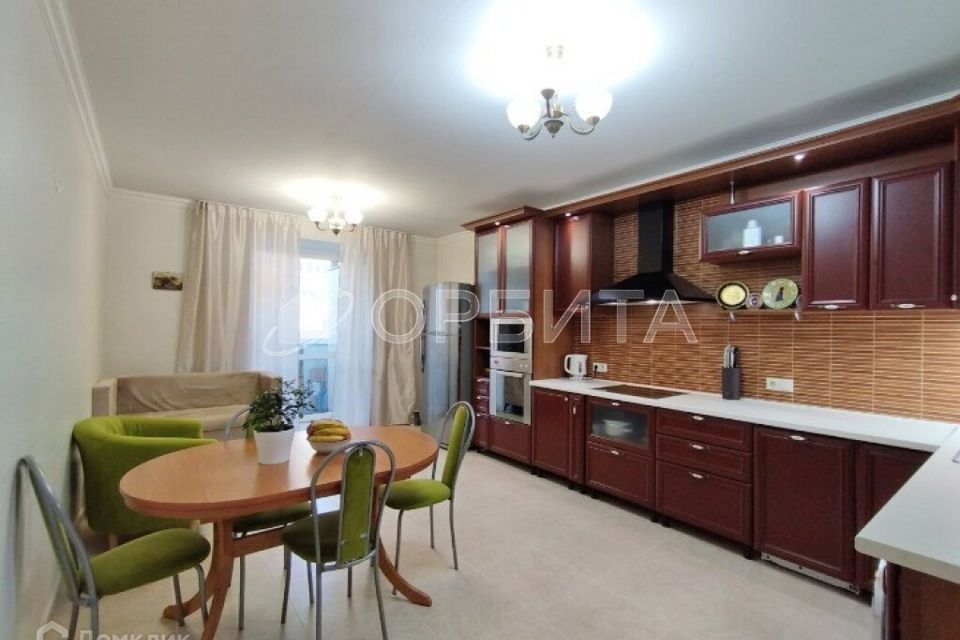 Продаётся 3-комнатная квартира, 111.7 м²