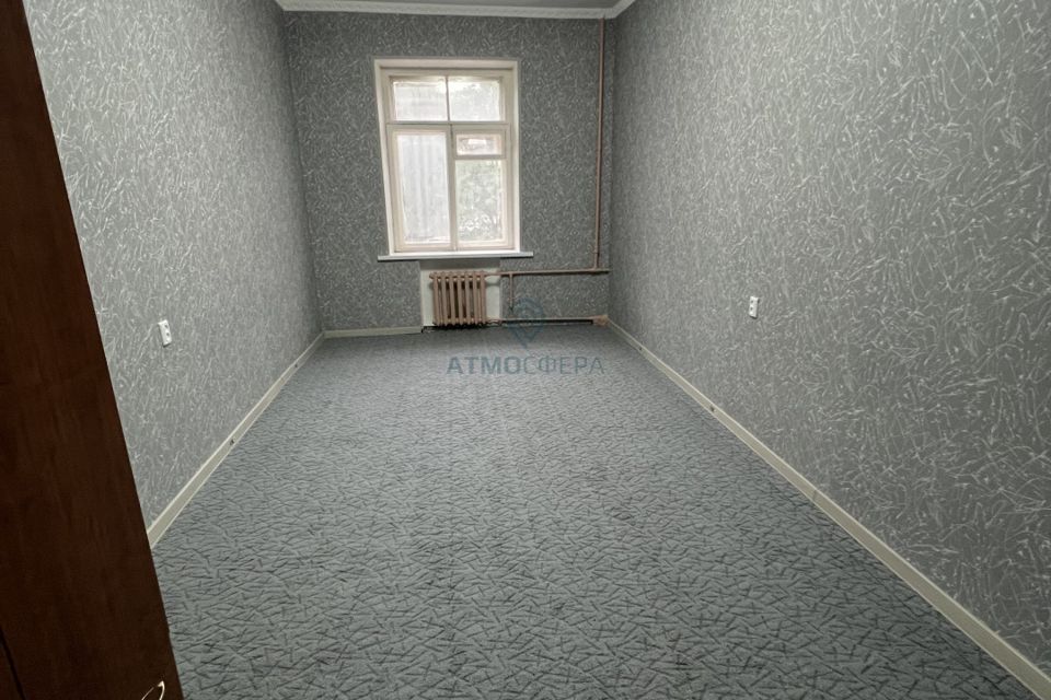 Продаётся 3 комнаты в 14-комн. квартире, 18 м²