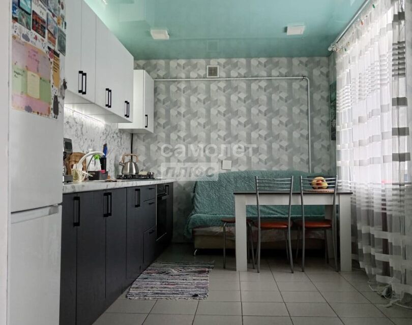 Продаётся 5-комнатная квартира, 162.7 м²