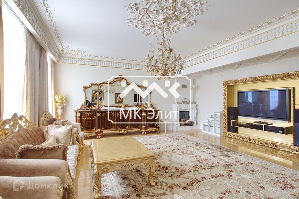 Продаётся 4-комнатная квартира, 196.7 м²