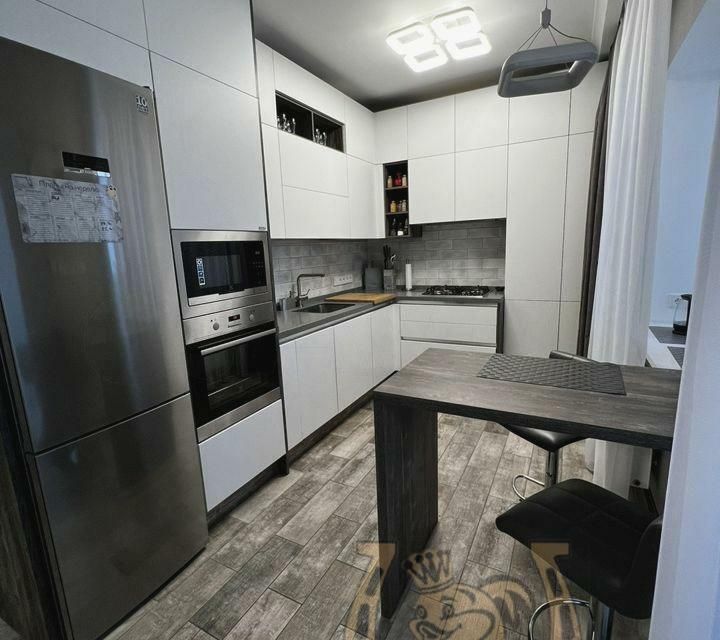 Продаётся 3-комнатная квартира, 100 м²