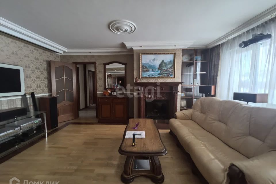 Продаётся 5-комнатная квартира, 137 м²
