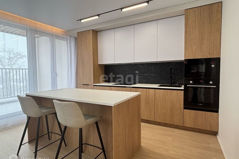 Продаётся 3-комнатная квартира, 130 м²