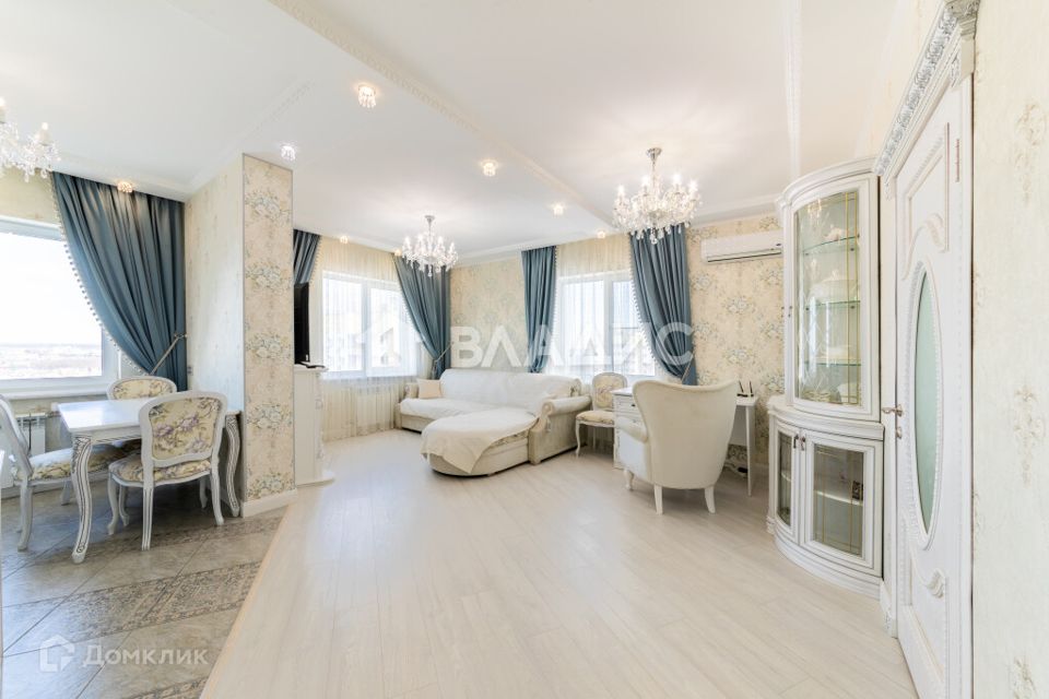 Продаётся 4-комнатная квартира, 105 м²