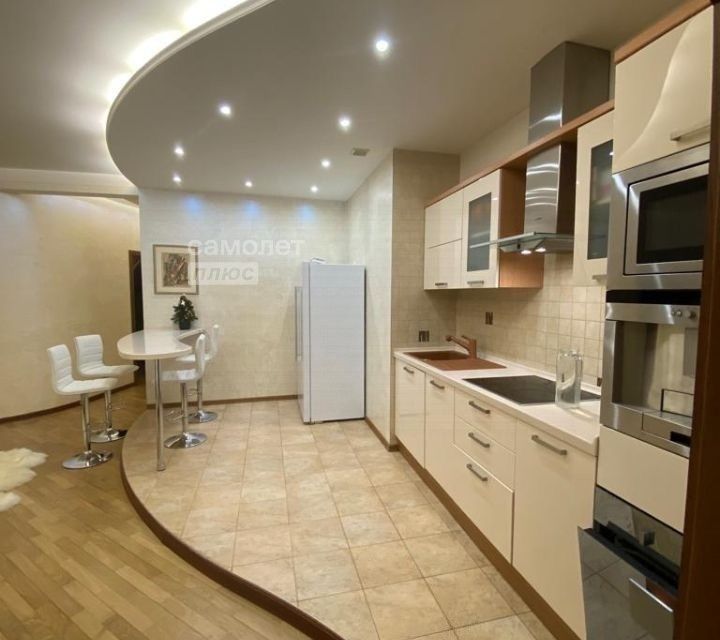Продаётся 3-комнатная квартира, 112 м²