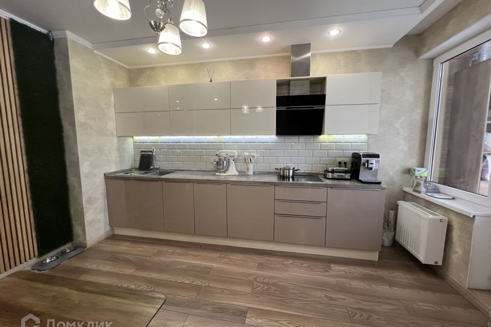 Продаётся 3-комнатная квартира, 97 м²