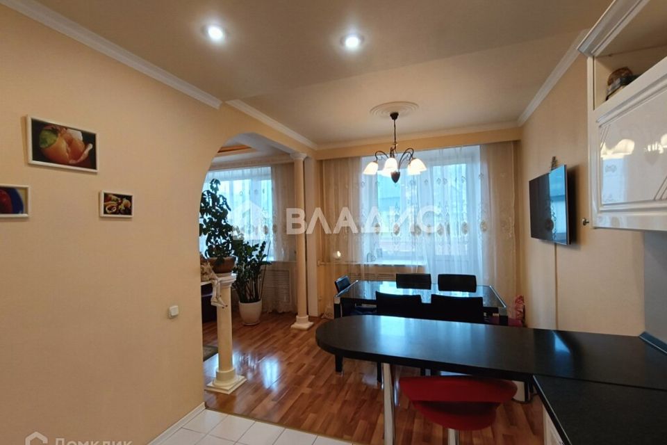 Продаётся 3-комнатная квартира, 108 м²