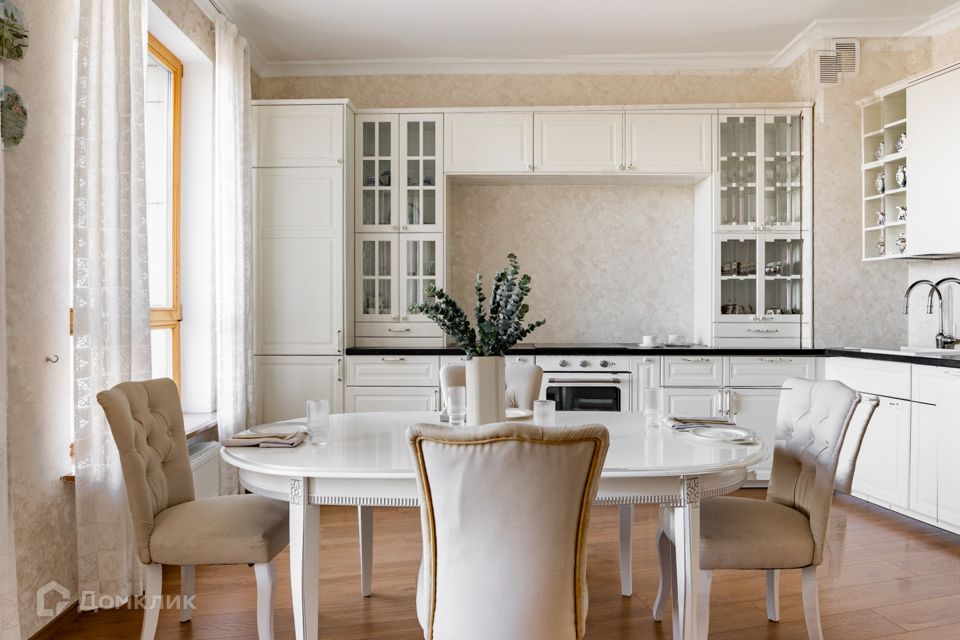 Продаётся 3-комнатная квартира, 100 м²