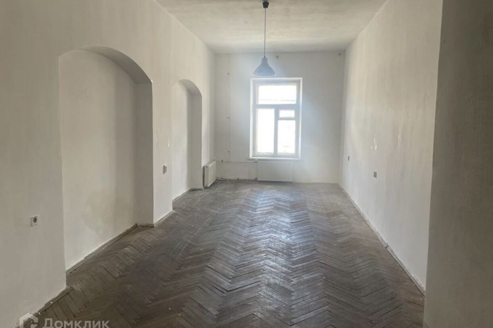 Продаётся 4-комнатная квартира, 140.5 м²