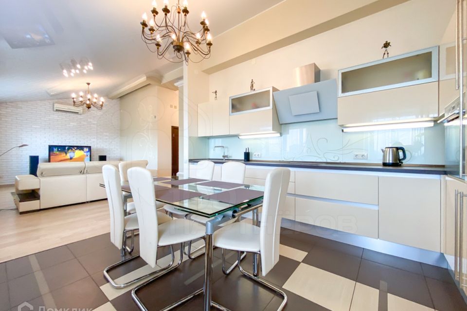 Сдаётся 3-комнатная квартира, 105 м²
