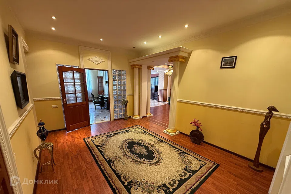 Продаётся 5-комнатная квартира, 220 м²