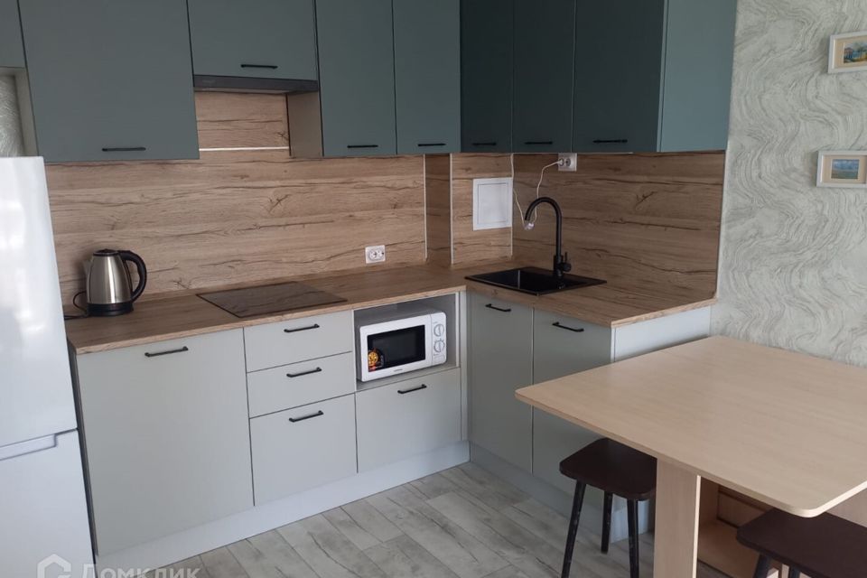 Сдаётся 1-комнатная квартира, 42 м²