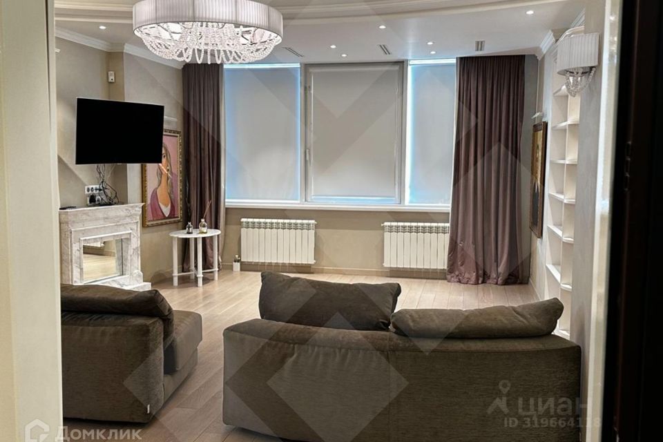 Продаётся 4-комнатная квартира, 154 м²
