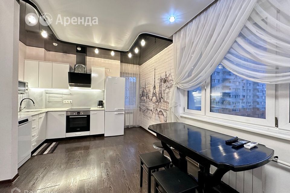 Сдаётся 2-комнатная квартира, 93 м²