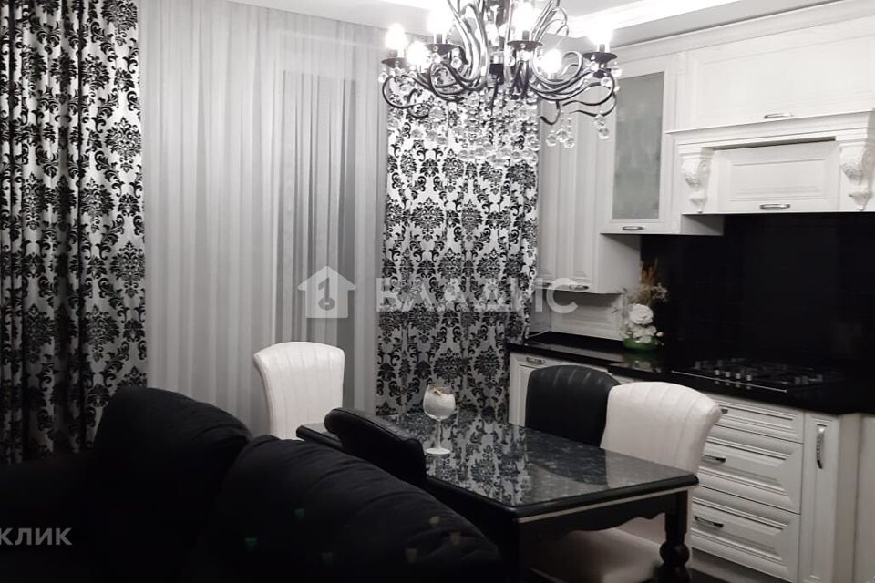 Сдаётся 3-комнатная квартира, 121.4 м²