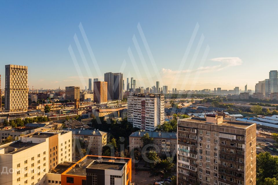 Продаётся 4-комнатная квартира, 180 м²