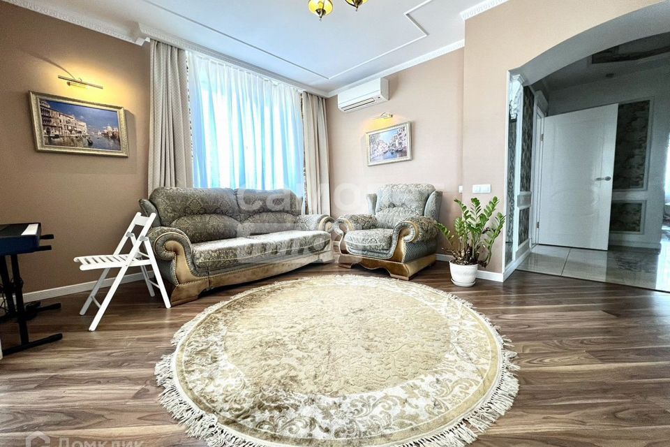 Сдаётся 2-комнатная квартира, 105 м²