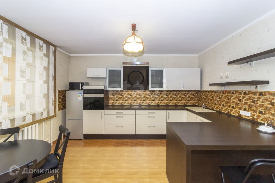 Продаётся 3-комнатная квартира, 114 м²