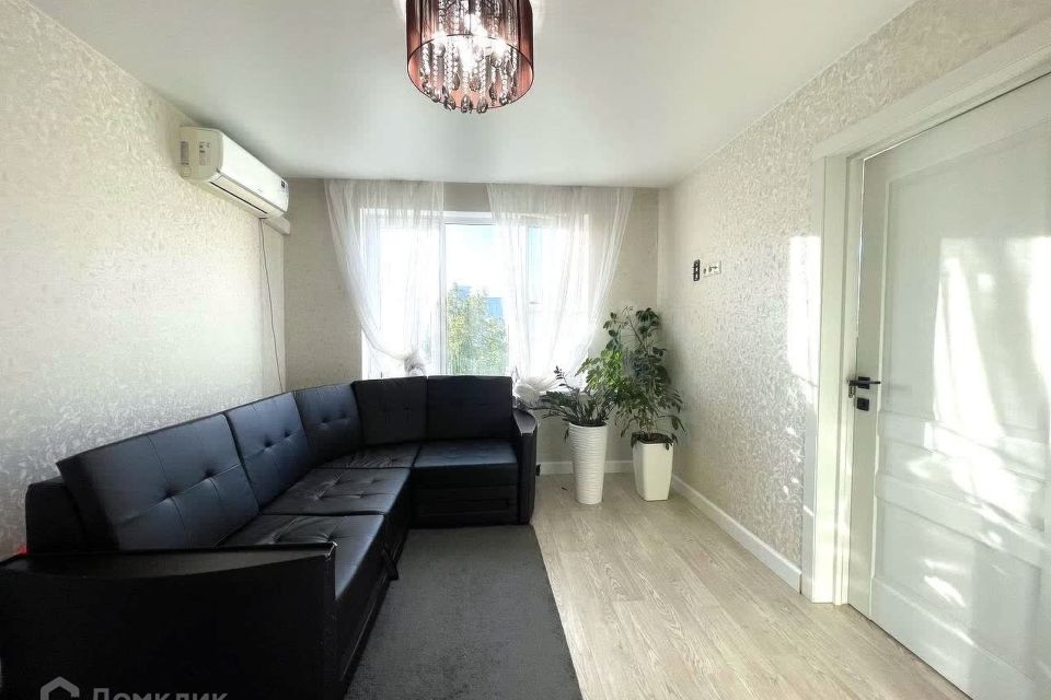 Продаётся 4-комнатная квартира, 64 м²