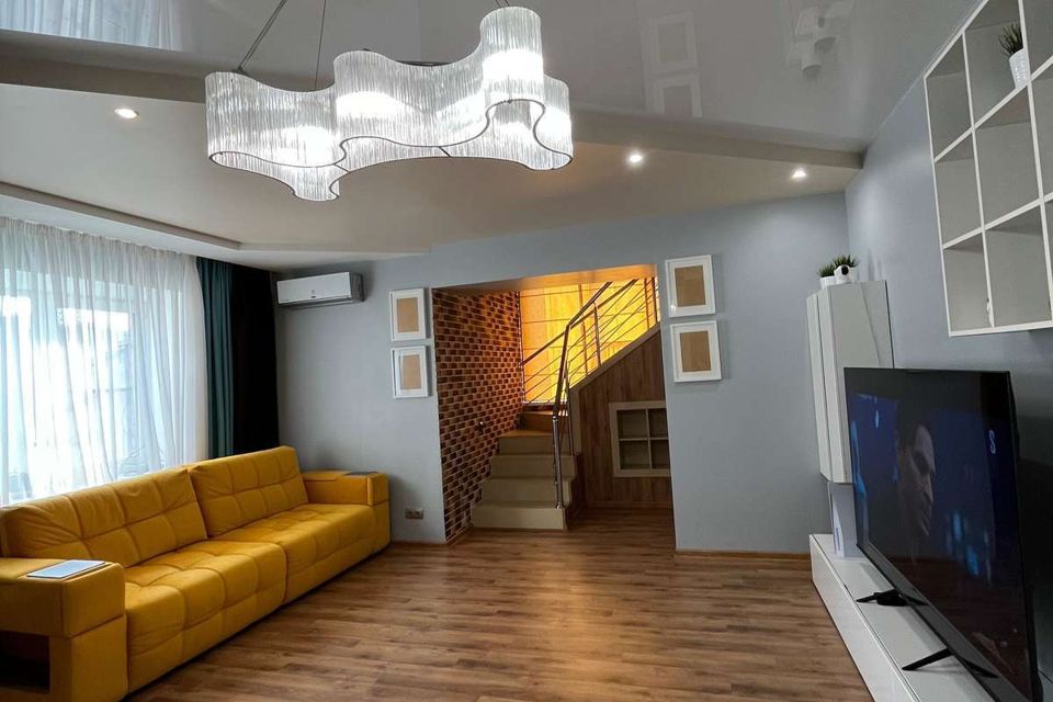 Продаётся 3-комнатная квартира, 90 м²