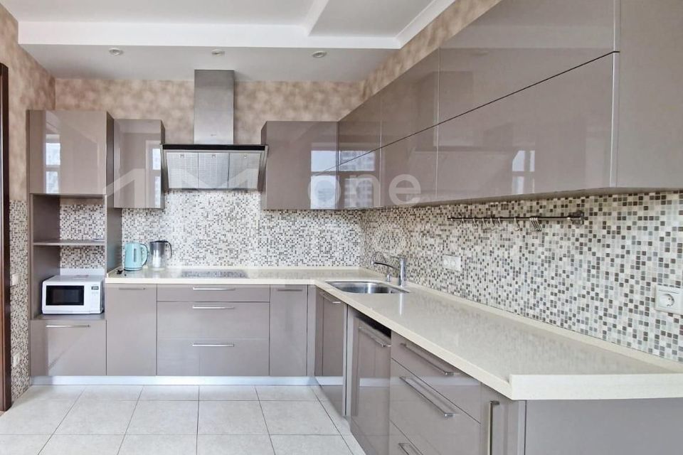 Продаётся 3-комнатная квартира, 90 м²