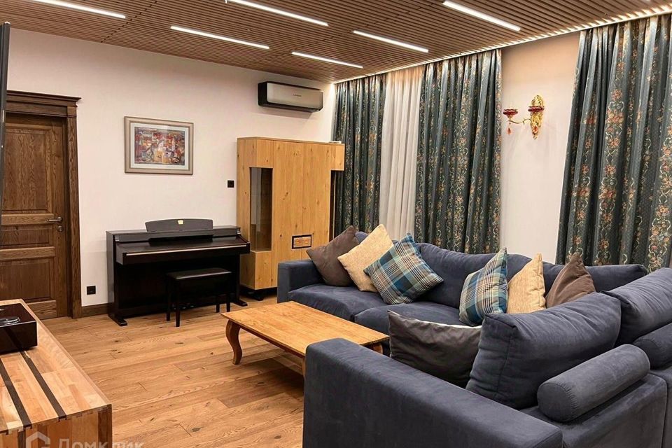 Сдаётся 4-комнатная квартира, 150 м²