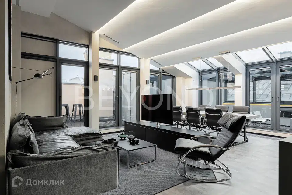 Продаётся 2-комнатная квартира, 135 м²